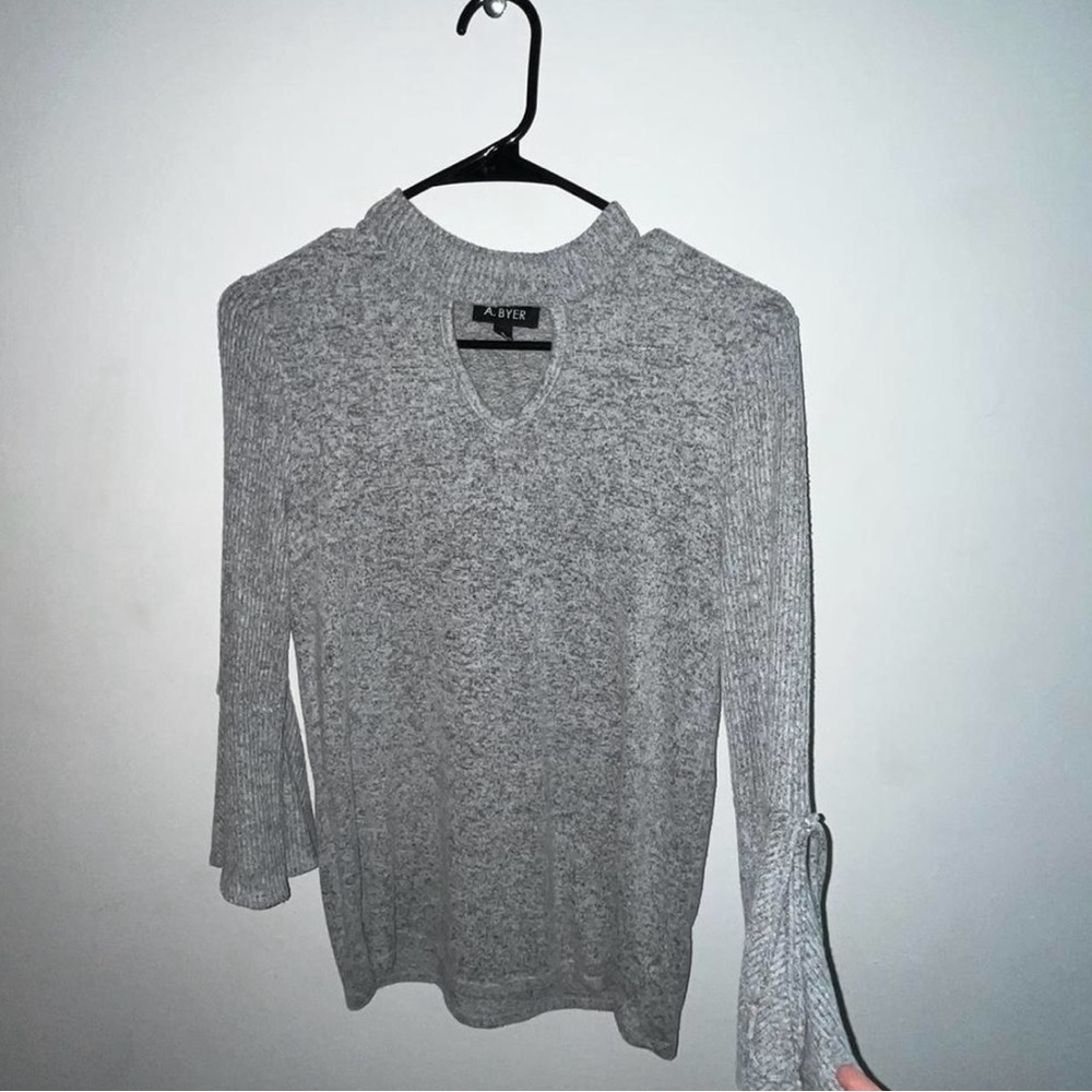 LONGSLEEVE SWEATER TOP WITH BELL SLIT SLEEVES